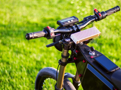 Les meilleurs vélos de ville électriques pour Paris sous 2 000 €