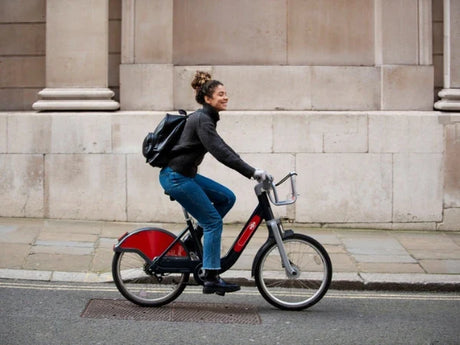 Vélo électrique tout terrain puissant - moteur central ou moteur moyeu pour les côtes et les chemins