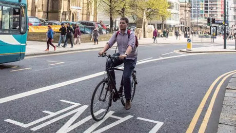 Augmenter la vitesse d'un vélo électrique gratuitement : le tuning légal facile